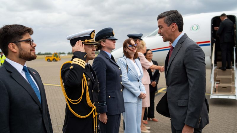 Peña llegó al Reino Unido y reunión con el Rey Carlos III está en la agenda