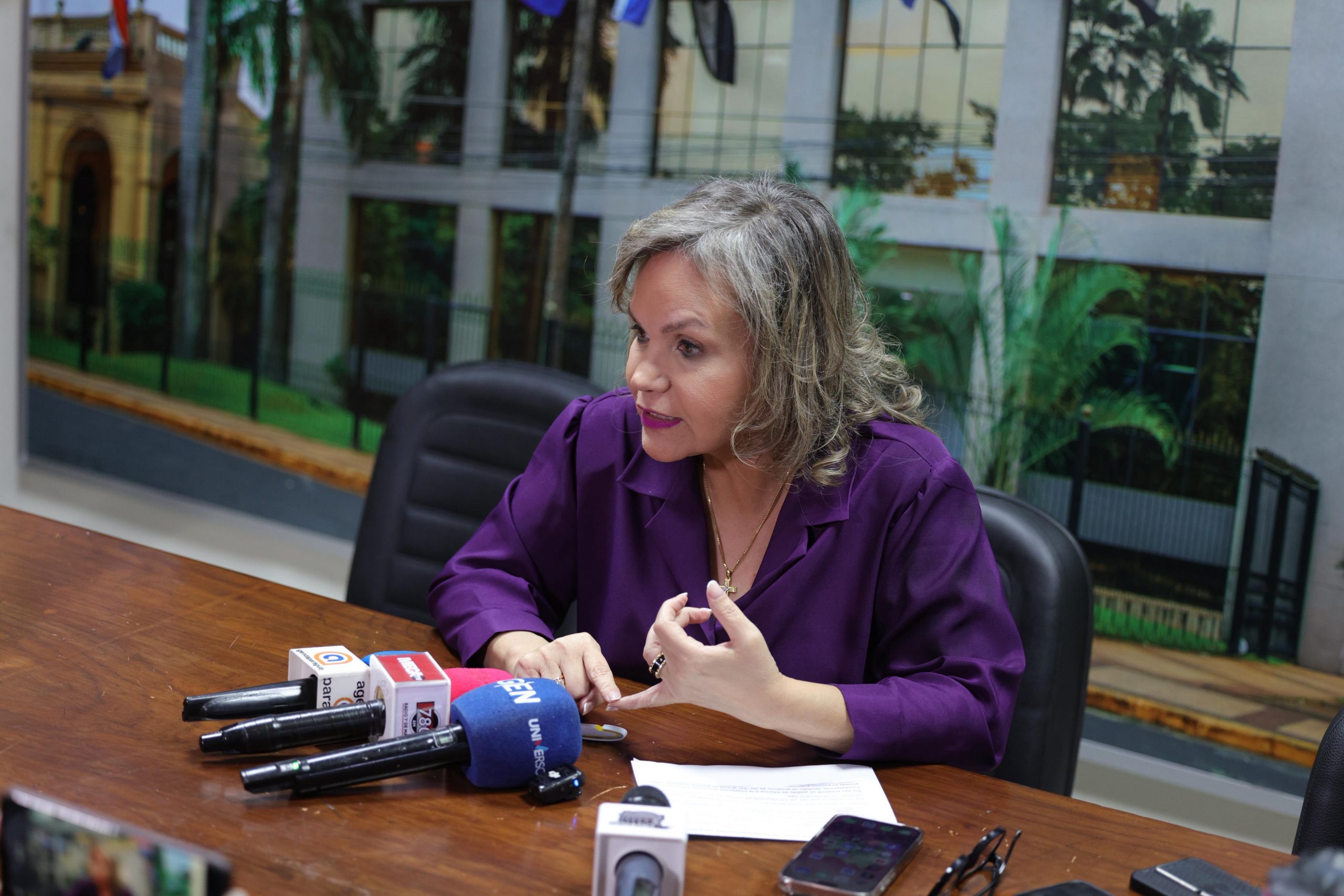 Senadora Samaniego alerta que empresas acceden a datos y el Congreso duerme el proyecto de protección