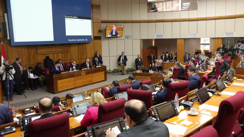 Senadores instan a profundizar investigación sobre cuenta de expresidente en paraíso fiscal