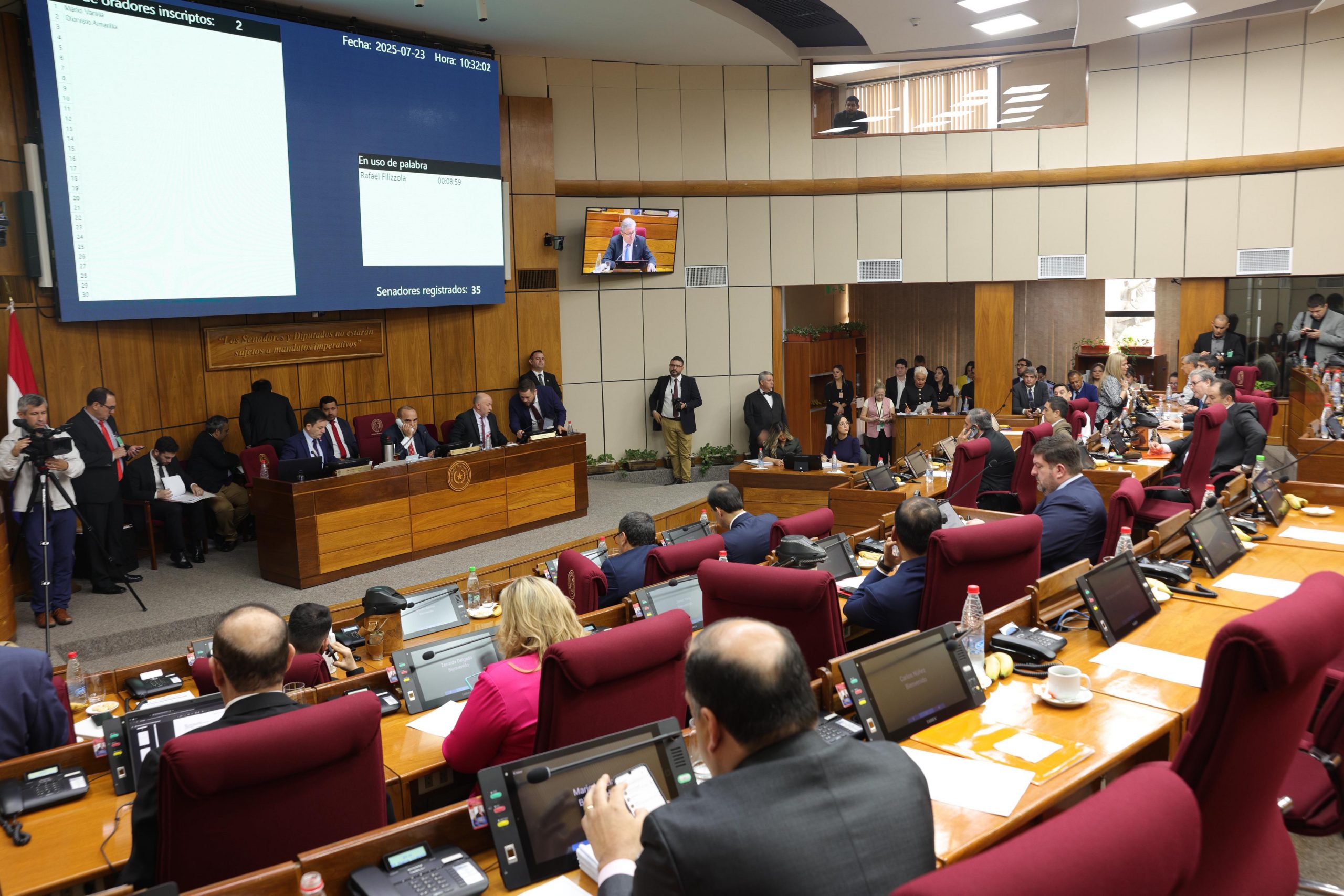 Senadores instan a profundizar investigación sobre cuenta de expresidente en paraíso fiscal