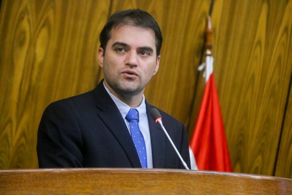 «Gobierno sueña con ser sede del Mundial, pero no puede ni arreglar los colectivos sardinas», lamenta diputado Franco