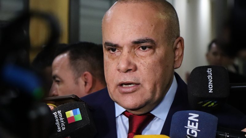 “Que se levanten más tarde los friolentos”: Honor Colorado sepulta el horario de invierno