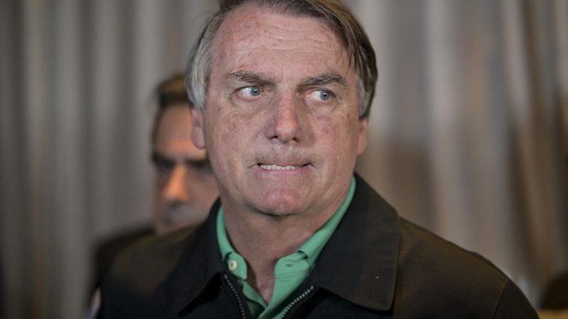 Tobillera y silencio digital: Bolsonaro, preso sin cárcel por orden de la Corte