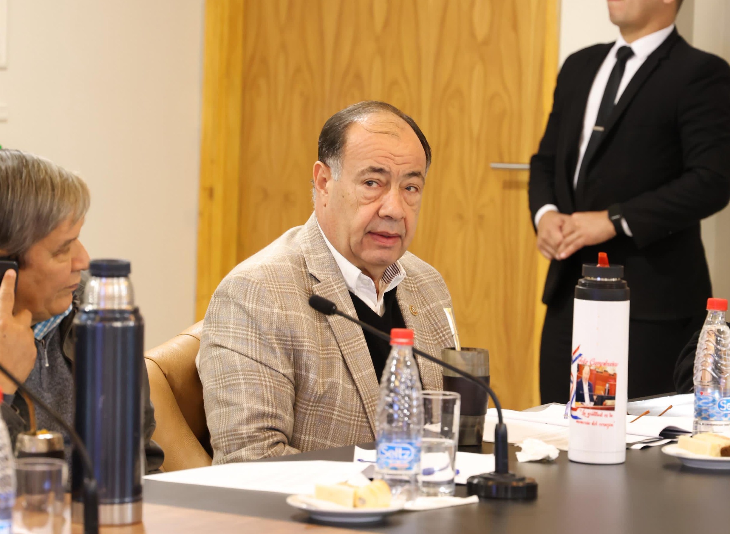 Fracasó experimento del gobierno: Horario de verano “eterno” deja vacías las escuelas rurales