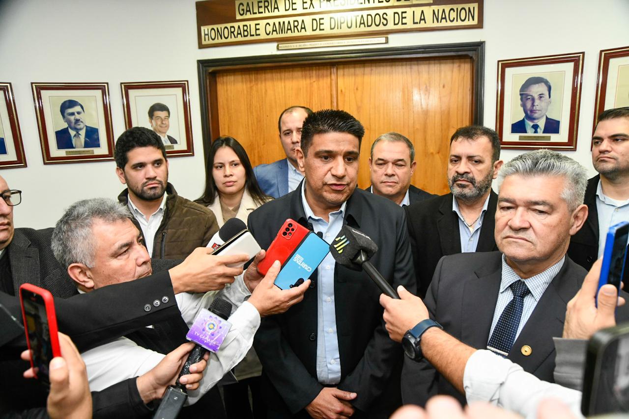 Congreso en guerra por el obelisco: Diputados lo rechazan y acusan al Senado de derrochar