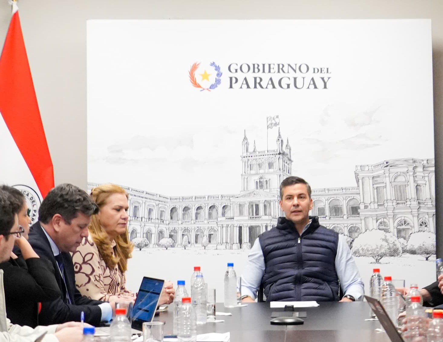 Ni su propio partido la banca: Peña presiona a ministra de Salud mientras el cartismo exige cabezas