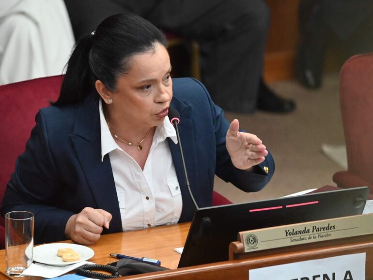 Pettengill y el menú de la desigualdad: carne premium afuera, hueso blanco para el pueblo, criticó senadora Paredes