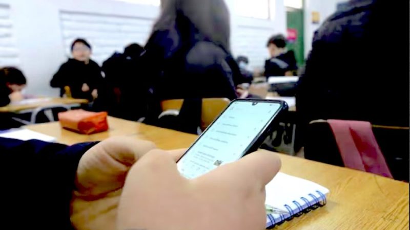 Escuela de CDE prohíbe uso de celulares tras detectar “casos preocupantes”