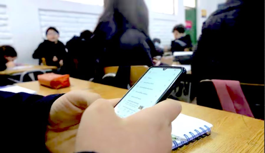Escuela de CDE prohíbe uso de celulares tras detectar “casos preocupantes”