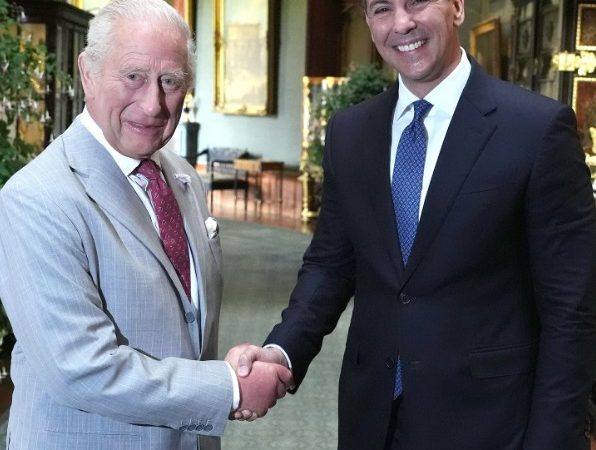 Santiago Peña se reunió con el Rey Carlos III en Windsor