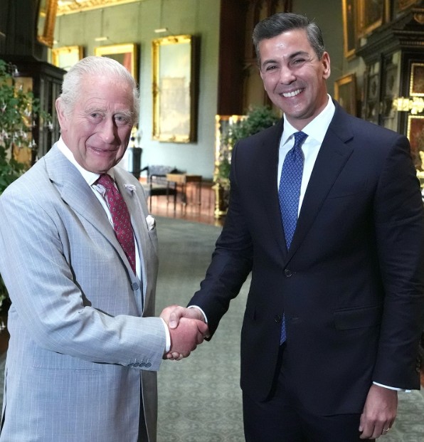 Santiago Peña se reunió con el Rey Carlos III en Windsor