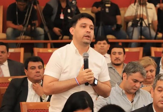 “Dejemos las gradas, entremos a la cancha”: exministro Colmán llama a los jóvenes a liderar el debate sobre las reformas de Peña