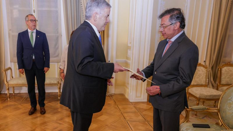 Embajador acusado de corrupción: Baiardi presenta cartas credenciales a Gustavo Petro en Colombia