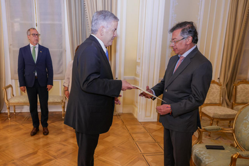 Embajador acusado de corrupción: Baiardi presenta cartas credenciales a Gustavo Petro en Colombia