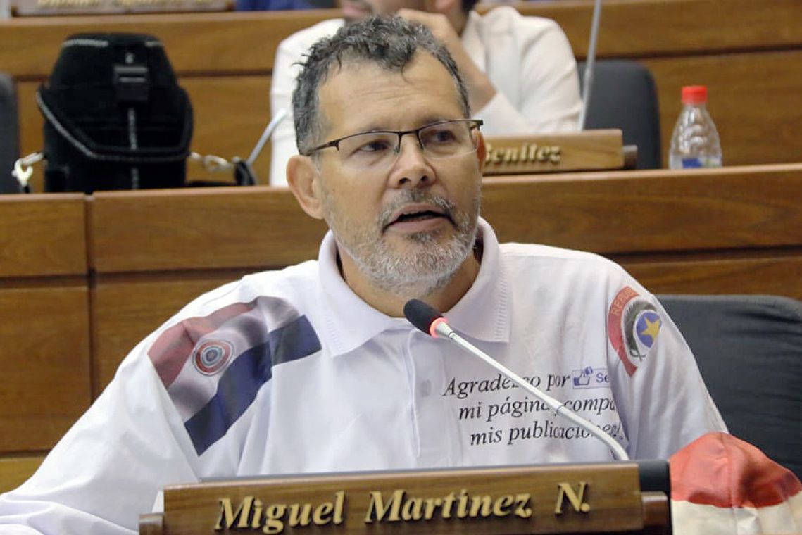 Diputado lanzó comunicado para calmar aguas tras tildar de «colorratas» a bancada de Honor Colorado