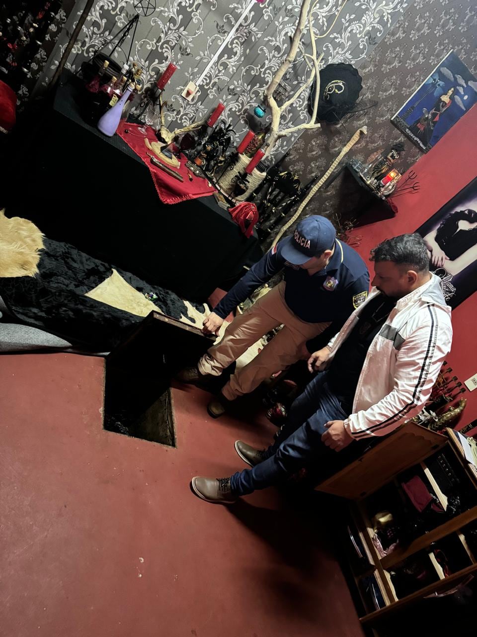 Macabro hallazgo: rescatan a menores de vivienda donde hacían rituales satánicos