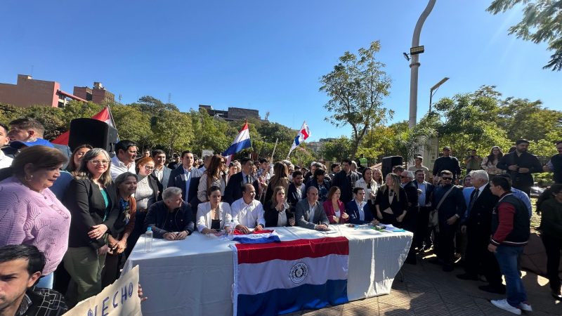 Presidente del PLRA en acto de Kattya González desata internas: «Fue a título personal»