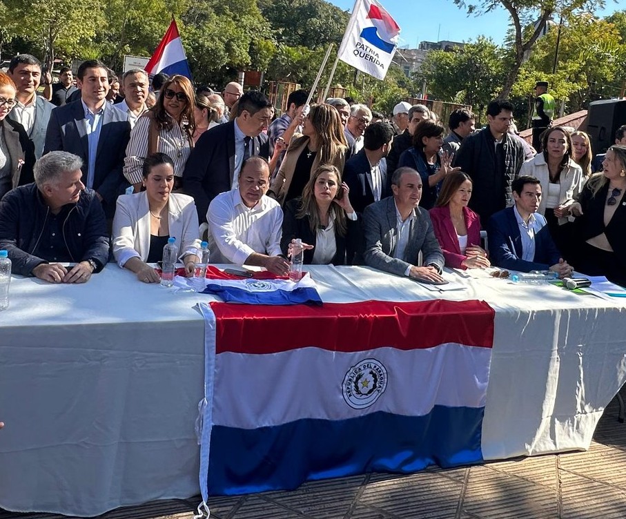 “Basta de bailar al ritmo colorado”: Kattya se lanza contra la ANR en Asunción y apunta a ordenar la casa