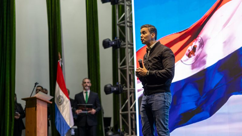 Santiago Peña admite colapso del transporte en su gobierno y anticipa medidas por paro