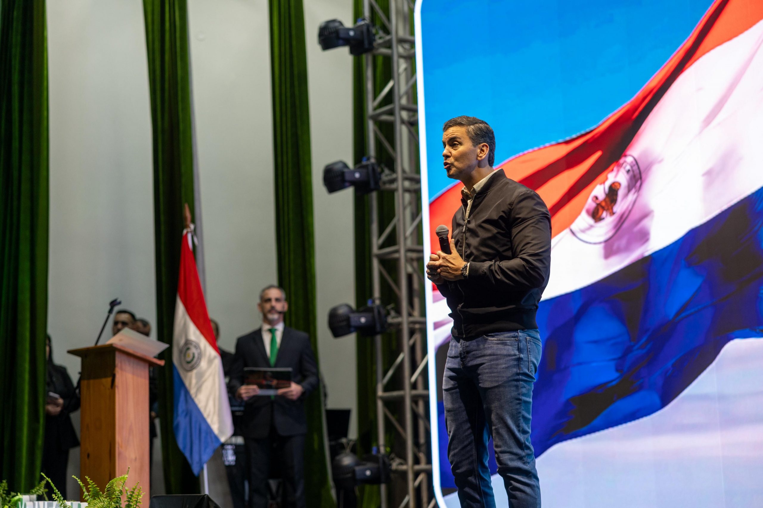 Santiago Peña admite colapso del transporte en su gobierno y anticipa medidas por paro