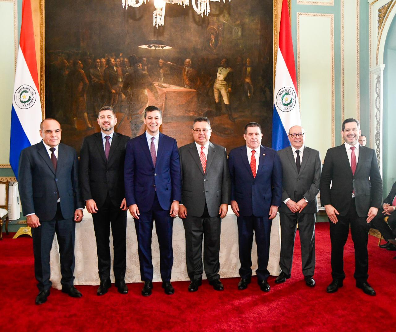 Gustavo Leite viola la ley y da charla política en la ANR como flamante embajador