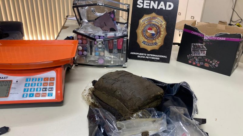 «Maquillar lo ilícito»: Frenan ingreso de marihuana camuflada en sets de maquillaje