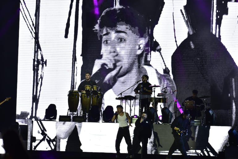 CAOS TOTAL EN LA EXPO PARAGUAY 2025: ESCENARIO COLAPSADO, HERIDOS Y GASES LACRIMÓGENOS