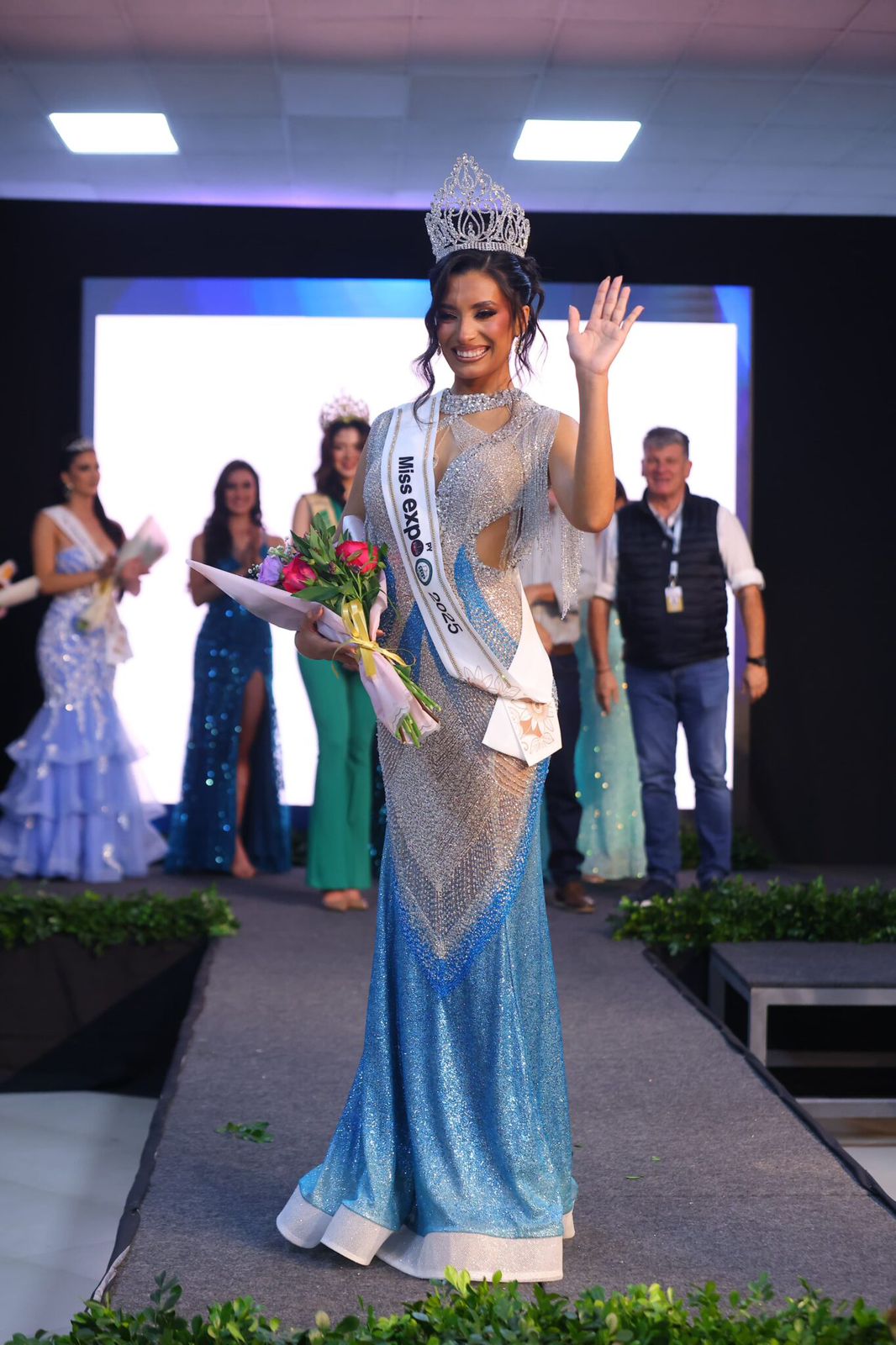 Expo Paraguay coronó a su nueva reina en una noche de emoción y elegancia
