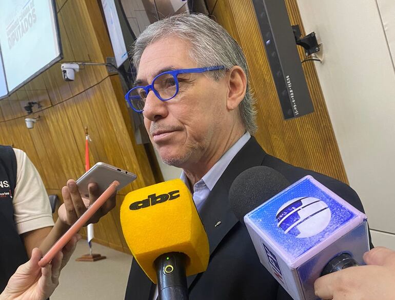 Gobierno se arrodilla ante transportistas y el paro sigue firme