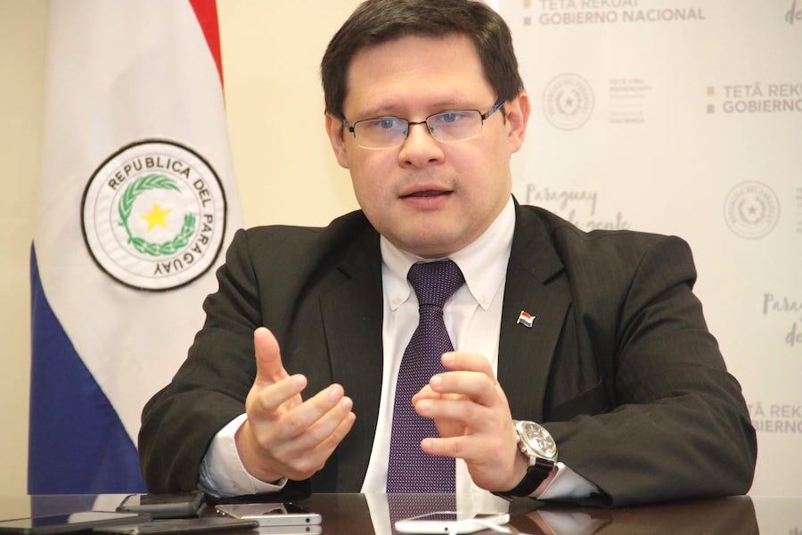 Funcionarios de la DNIT detenidos por presunto pedido de coimas en el Aeropuerto Silvio Pettirossi