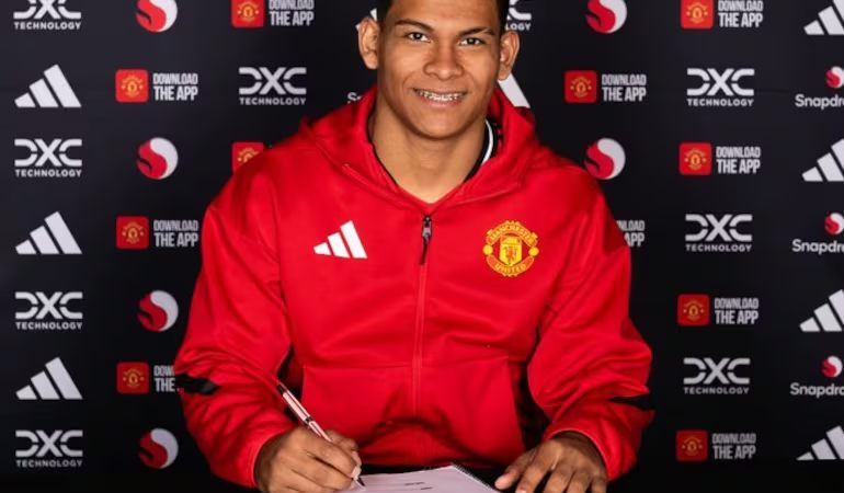 ¡Diego León fue presentado como nuevo jugador del Manchester United!