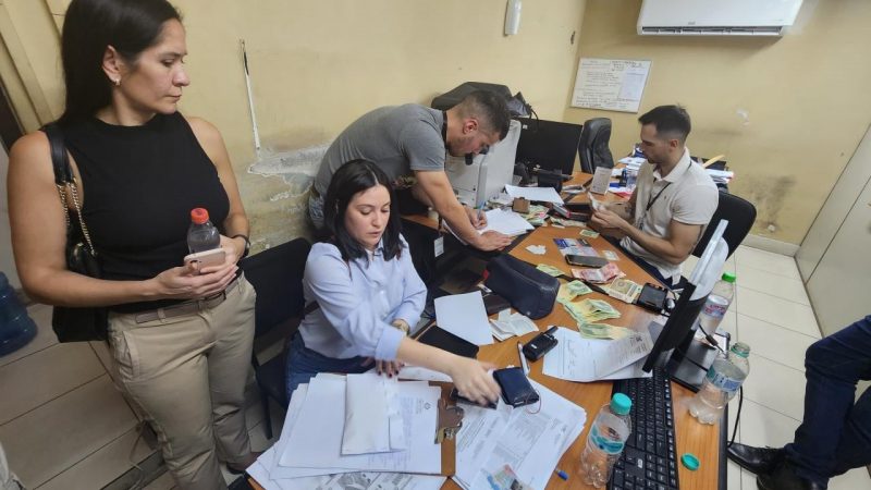 Cambian a funcionarios de DNIT tras denuncia de coima, Fiscalía incautó evidencias