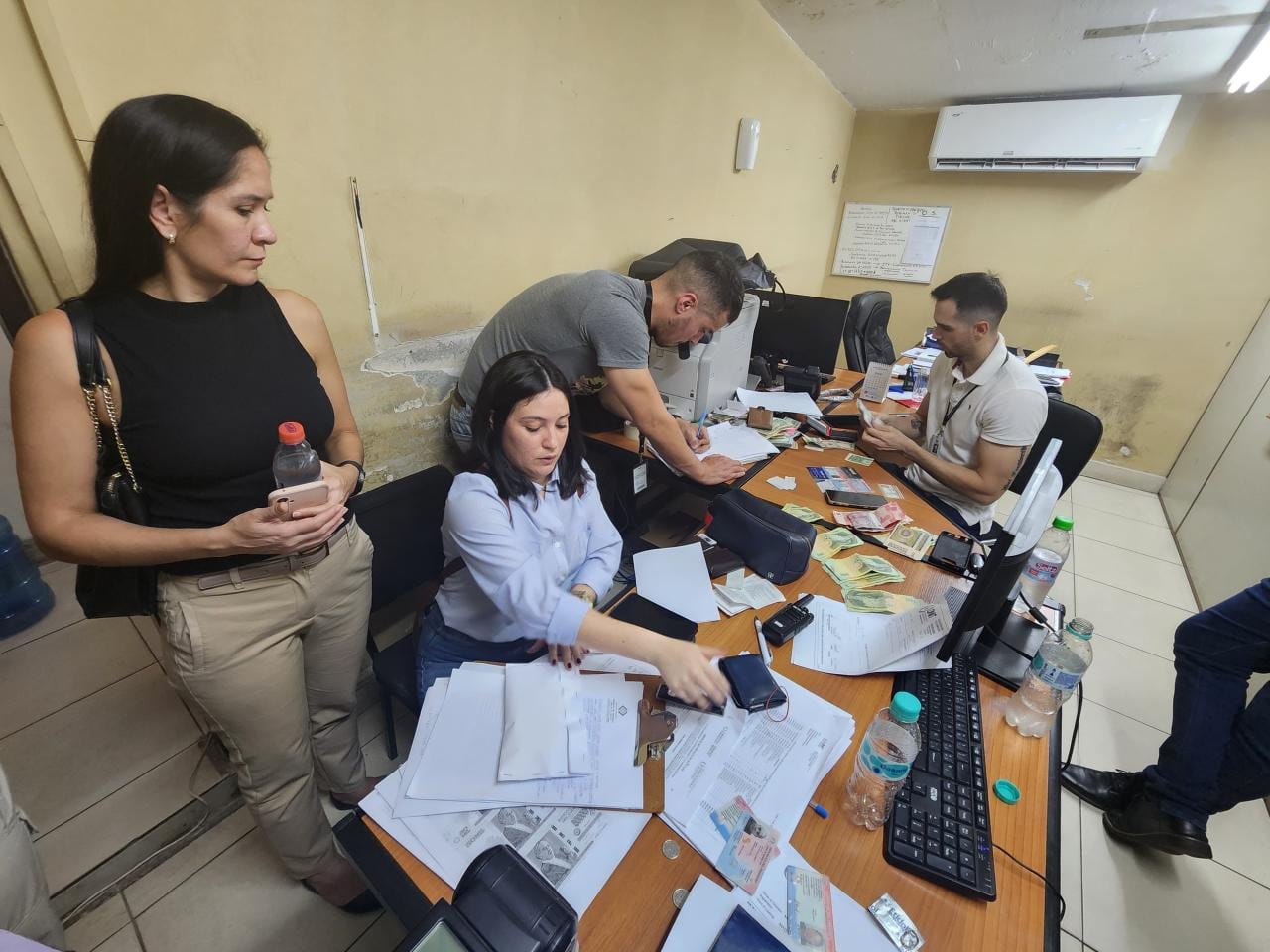 Cambian a funcionarios de DNIT tras denuncia de coima, Fiscalía incautó evidencias