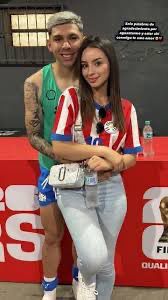 Explota el escándalo! La novia de Julio Enciso arremete contra sus haters y los trata de “moscas