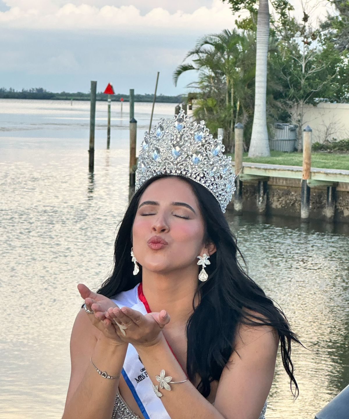 ¡Ya tenemos reina en el norte! Athenas Pongo Jungbluth fue coronada Miss Residente Paraguaya en EE.UU. 2025