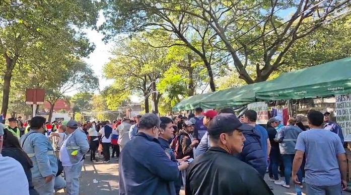 Funcionarios municipales rechazan Ley del Servicio Civil y amenazan con huelga general