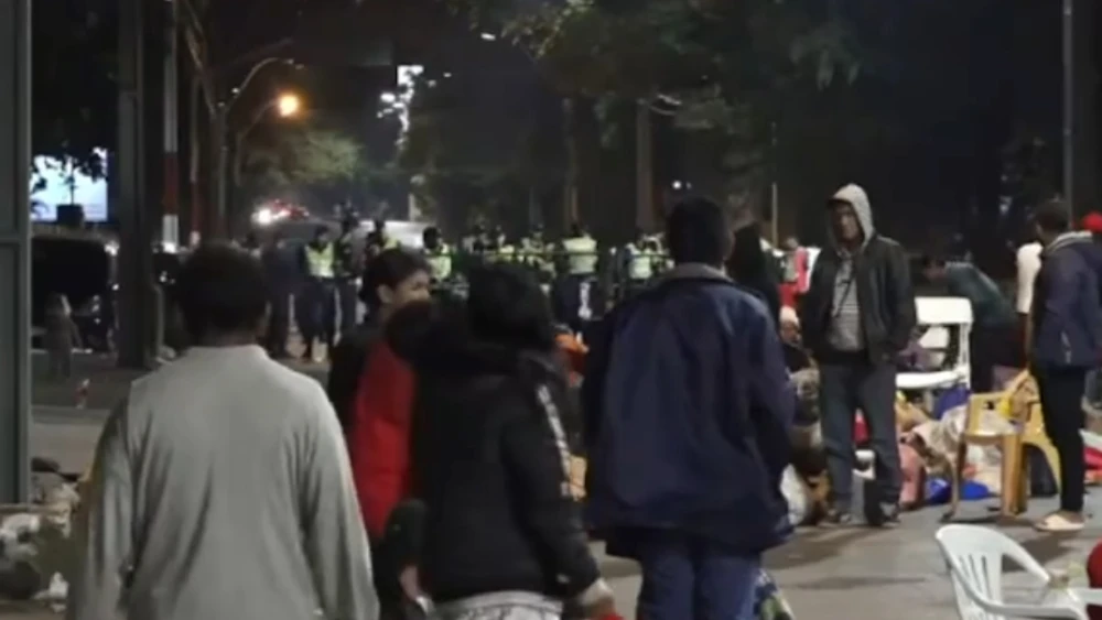 En siete días, indígenas manifestados vuelven a cerrar la avenida Artigas