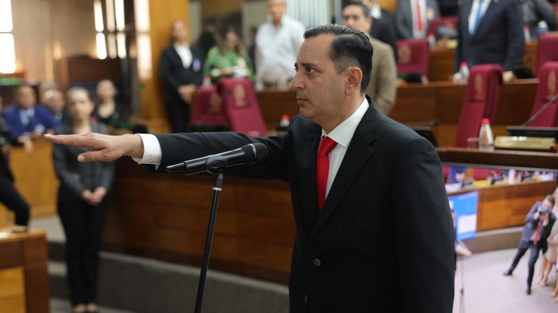 Alfonso Noria asume banca en el Senado en reemplazo de Gustavo Leite