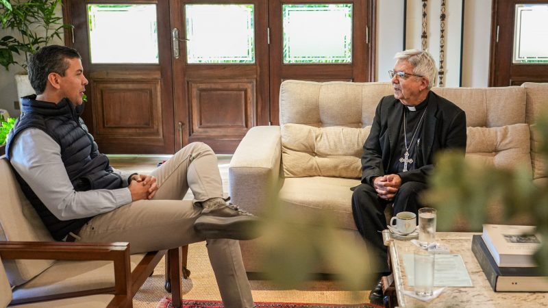 Tras dura homilía contra «lobos en el poder», Peña corre a reunirse con el Cardenal Martínez