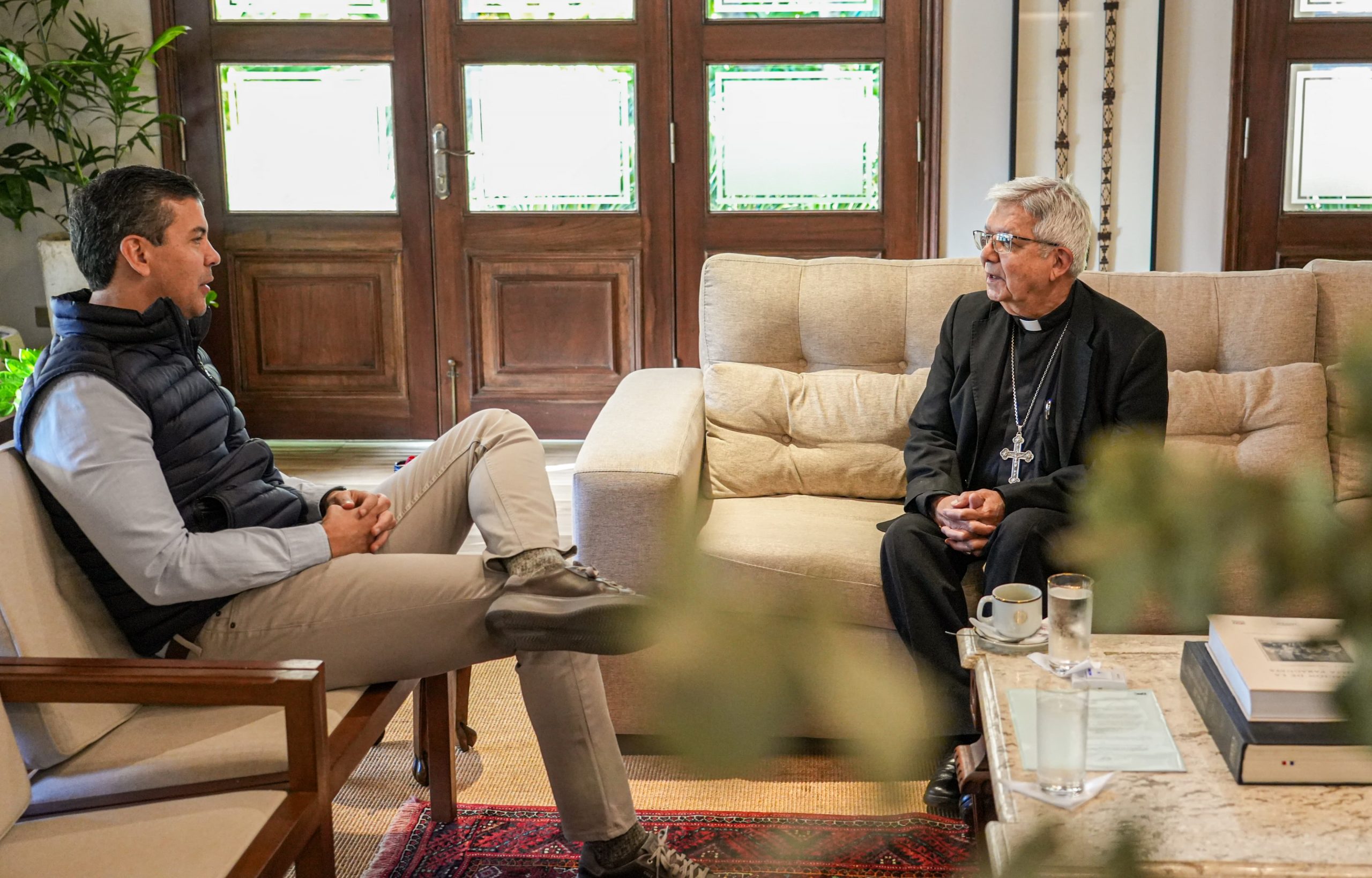 Tras dura homilía contra «lobos en el poder», Peña corre a reunirse con el Cardenal Martínez