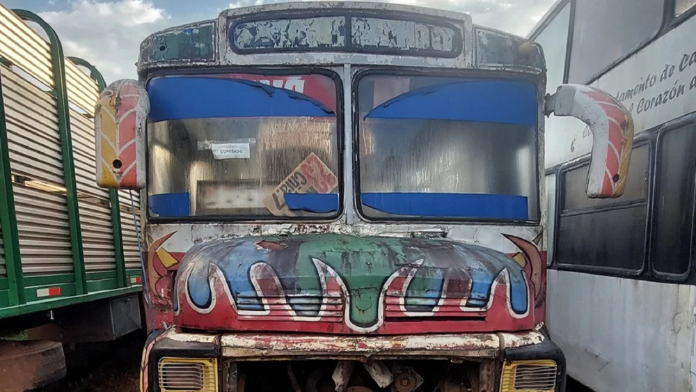 Senabico subasta desde piano, bus chatarra, hasta un edificio y otros