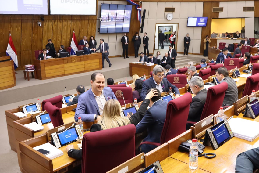 Diputado frena su propia ley anticorrupción: castigos de 15 años quedan en pausa