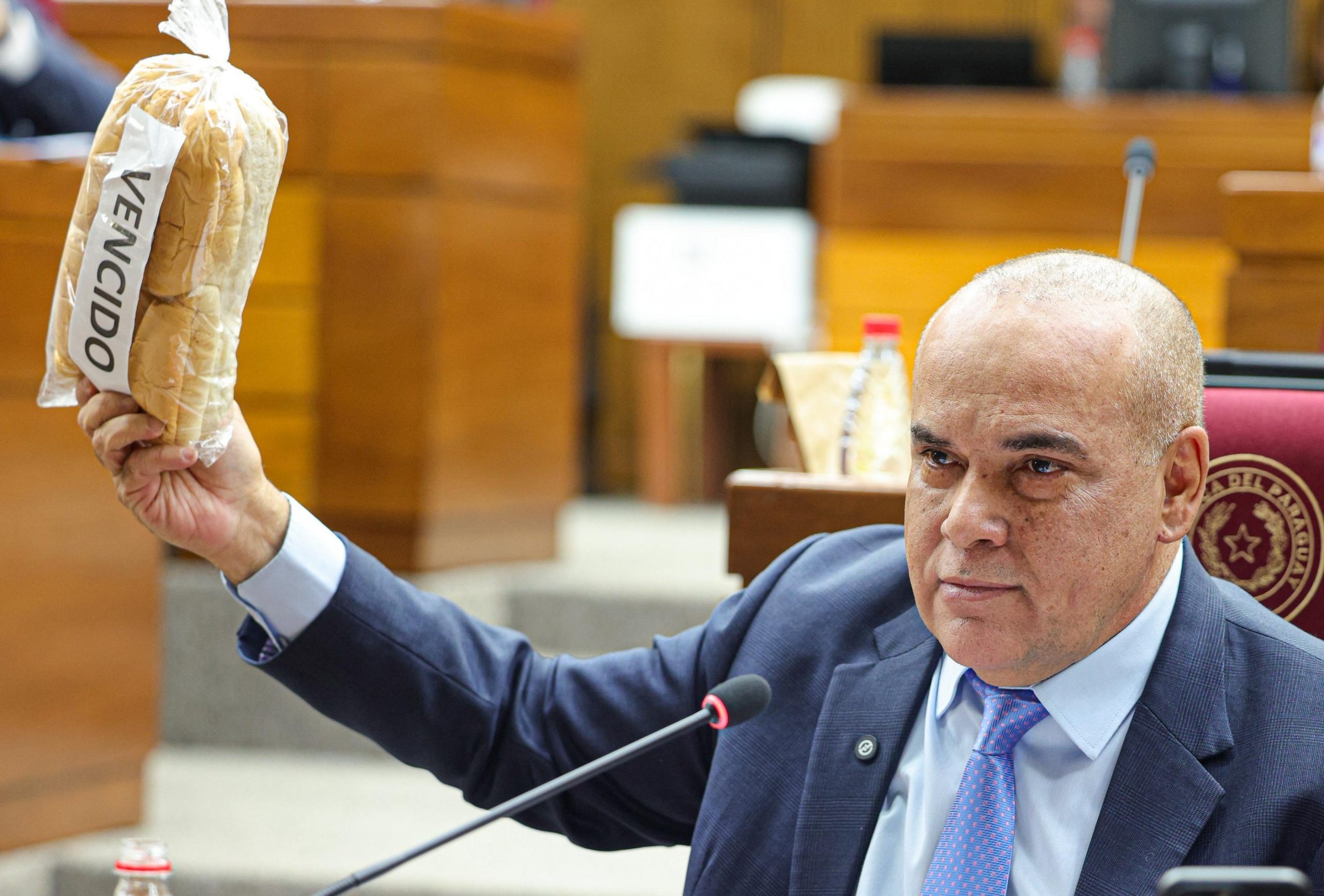 «Bachi» se come un yogur vencido en sesión del Senado y acusa a ABC de «encubrir» a Biggie