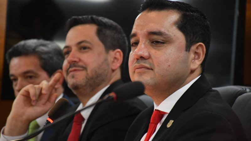Pacto rojo y reciclaje político: Asunción cambia de rostro, pero no de dueño