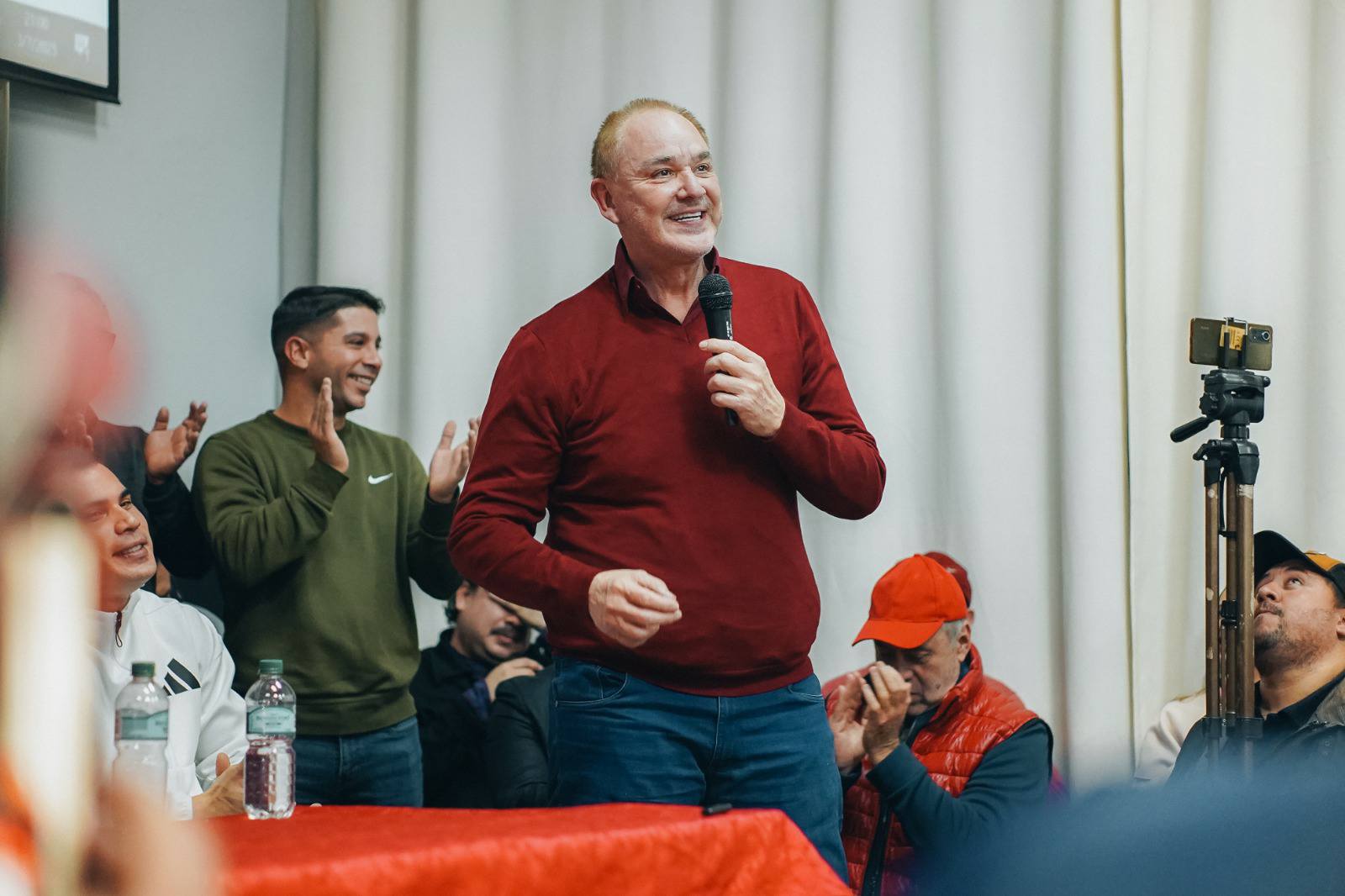 Promesa, polémica y aclaración: Vaesken justifica los 1.500 cargos para colorados en CDE