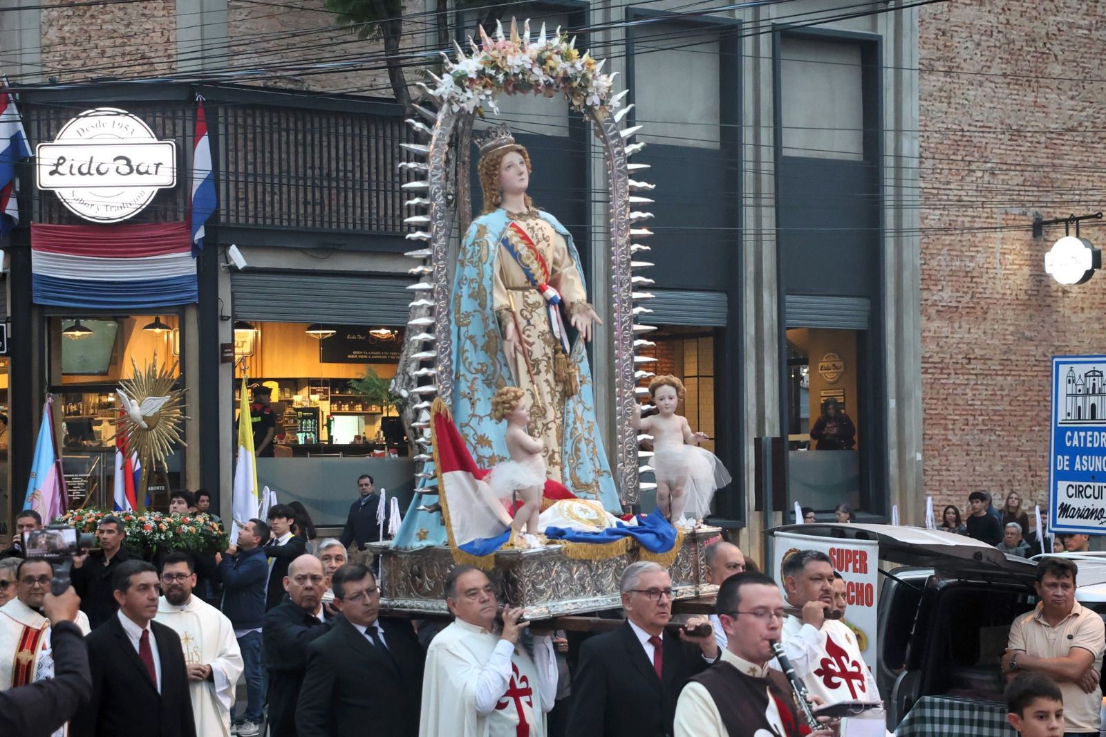 Gobierno impide recorrido tradicional de la Virgen de Asunción por desfile militar