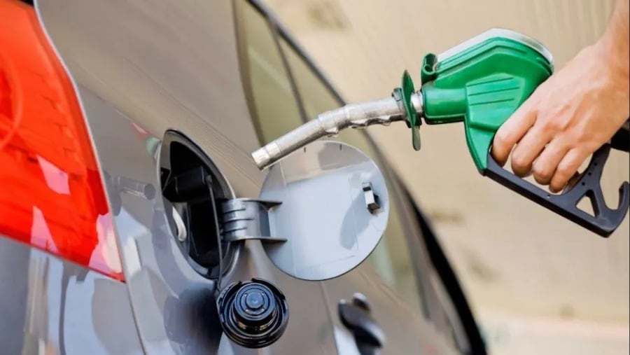 Hay condiciones para bajar precio de combustible, según ministro