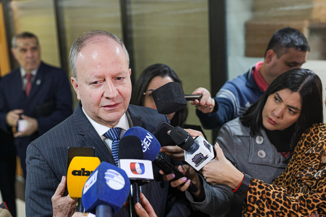 “Mucha plata les dimos”: ministro responde a reclamo docente