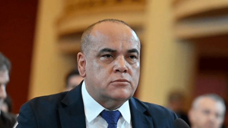 «Bachi» Núñez dio luz verde a los neposobris en el Congreso y la tía senadora les firmaba las planillas