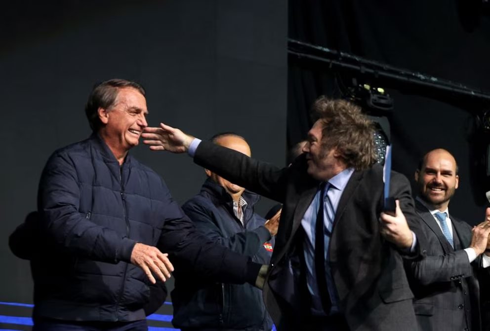 Bolsonaro habría buscado «asilo político» en Argentina, según policía brasileña